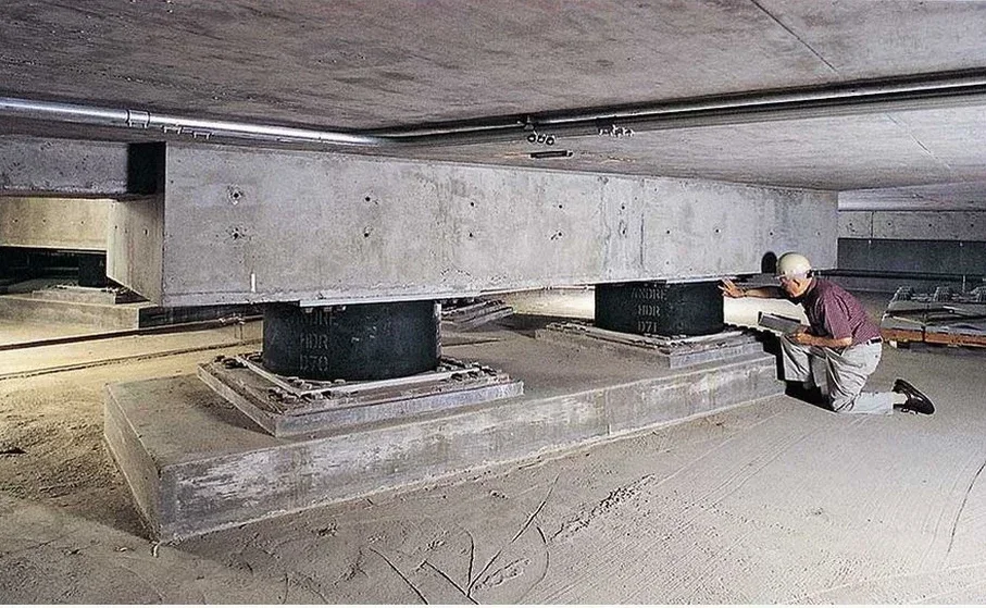 Diseño de aislación sísmica de base en Chillán: protección estructural con criterios locales
