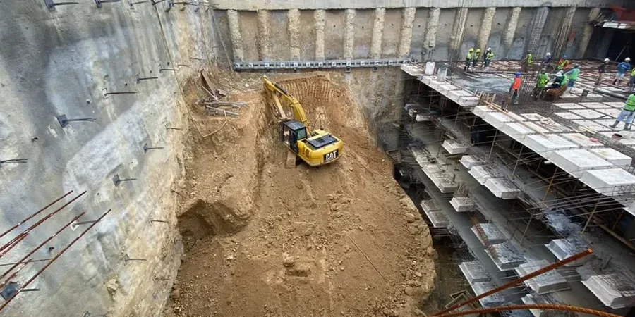 Diseño Geotécnico de Excavaciones Profundas en Chillán: Seguridad Sísmica para el Subsuelo Ñublense