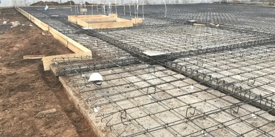 Diseño de losa de cimentación en Chillán: análisis estructural para suelos complejos